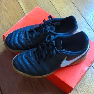 Nike Tiempox sports sneaker futsal indoor soccer shoes